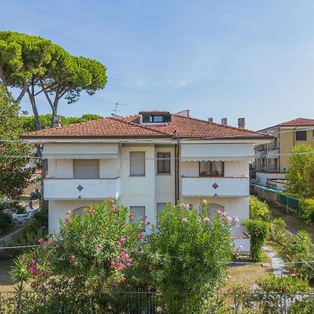 Apartment Dei Fiori By Interhome Lido di Camaiore Exterior photo